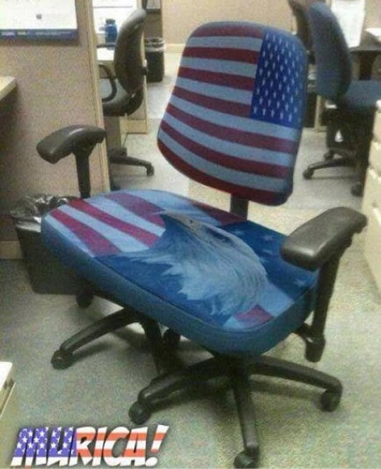 Domoljubni stolac za prosječnog Amerikanca