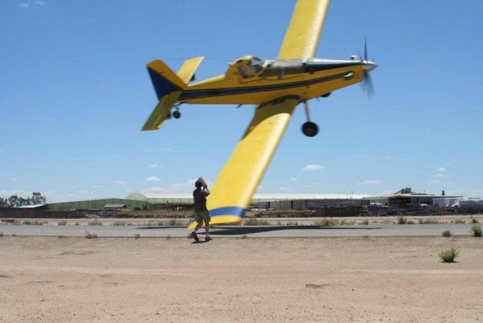 Alo, budalo, radio uzmi, ne deri se kroz prozor!