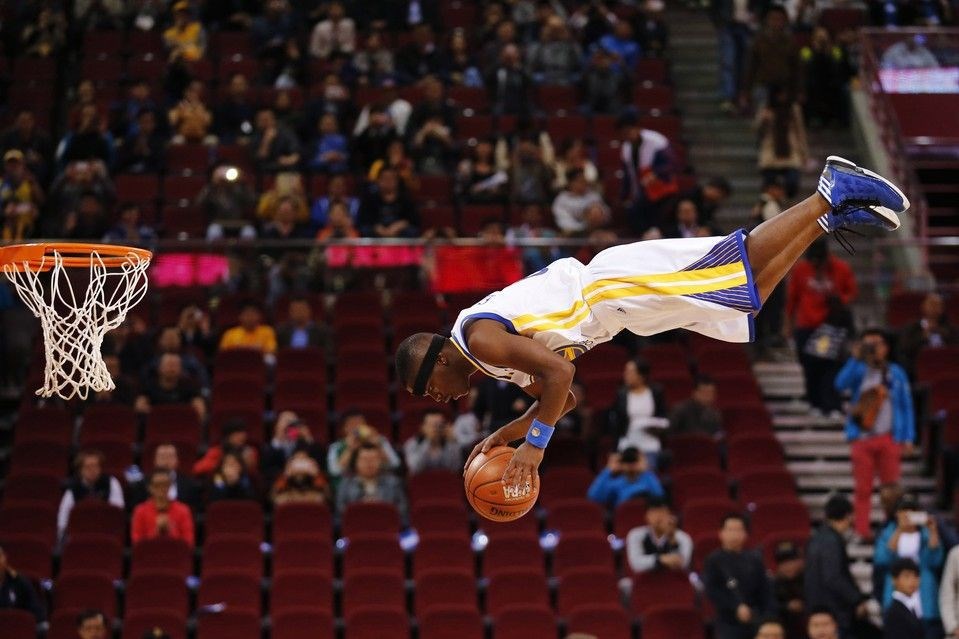 Ček, šta sam ono krenuo, nešta s loptom, misli, misli!