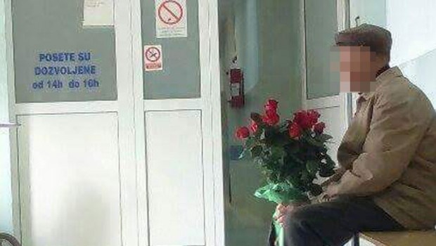 Blago onoj koju ovaj romantični djedica čeka