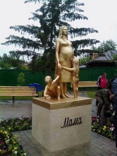 Spomenik posvećen majkama!