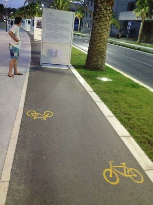 Zli biciklisti ne voze svojom stazom? Pitam se zašto..