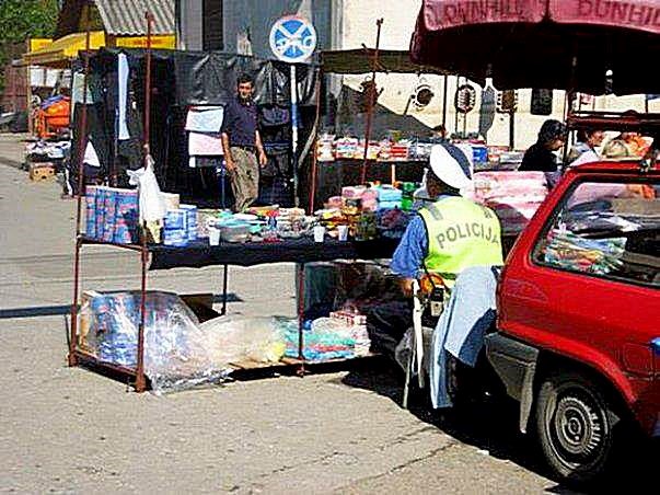 Sad i policija drži štand?