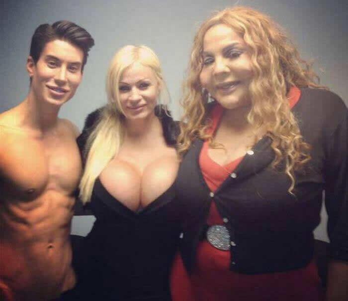 Plastik-fantastik horror trio