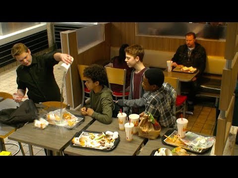 Odglumili su zlostavljanje u Burger Kingu, a postotak ljudi koji su reagirali na to zastrašujuć je