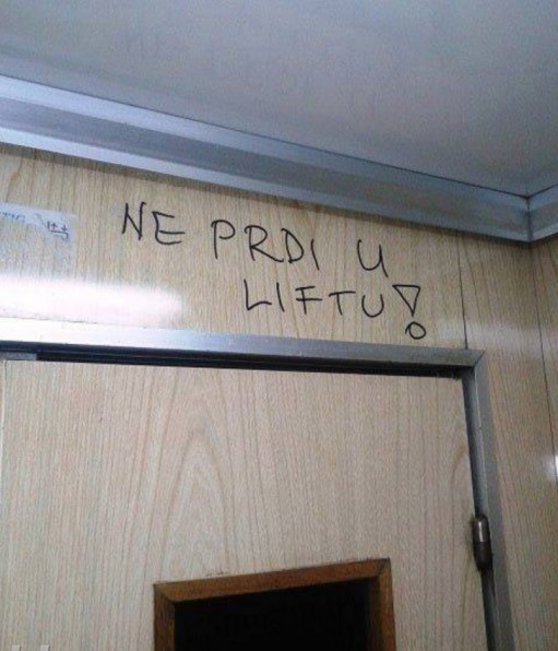 Ogorčeni stanar ostavio poruku: "Ne prdi u liftu!"