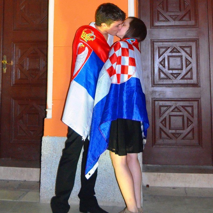 Poljupcem protiv mržnje