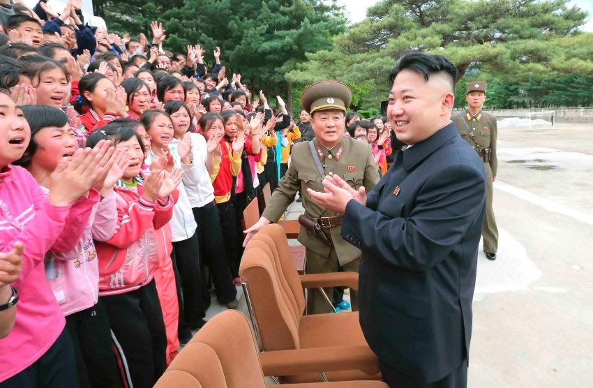 Djeca u deliriju: Plaču od sreće jer vide Velikog vođu