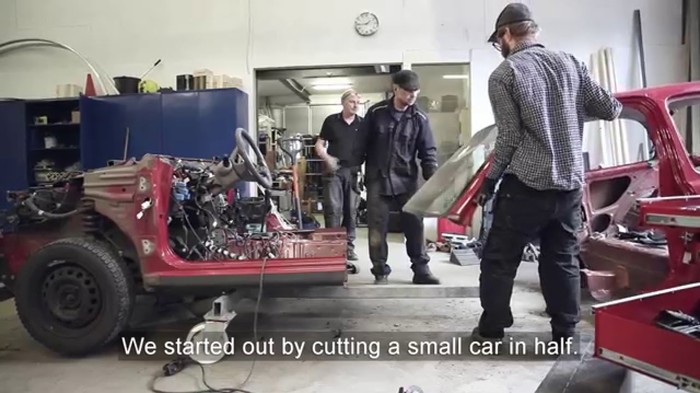 KAKVO TROLANJE! Auto s prikolicom vozi unazad, pretiče, bahati se...