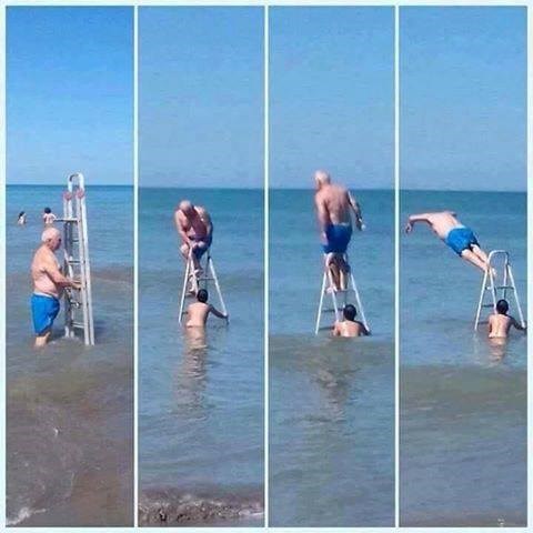 Stariji ljudi znaju uživati na moru: Donio je ljestve na plažu i odmah otišao po osvježenje!