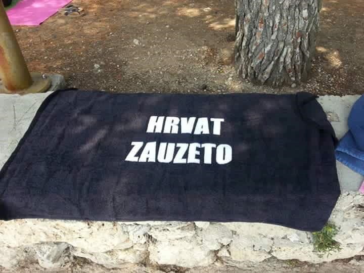 Hrvat ima božansko pravo na svako mjesto na plaži!
