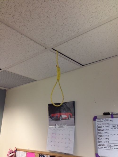 Neki ljudi cijele dane vise po uredu, a plaće niotkud