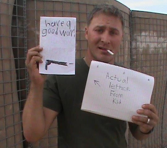 Brutalna čestitka od klinca vojniku