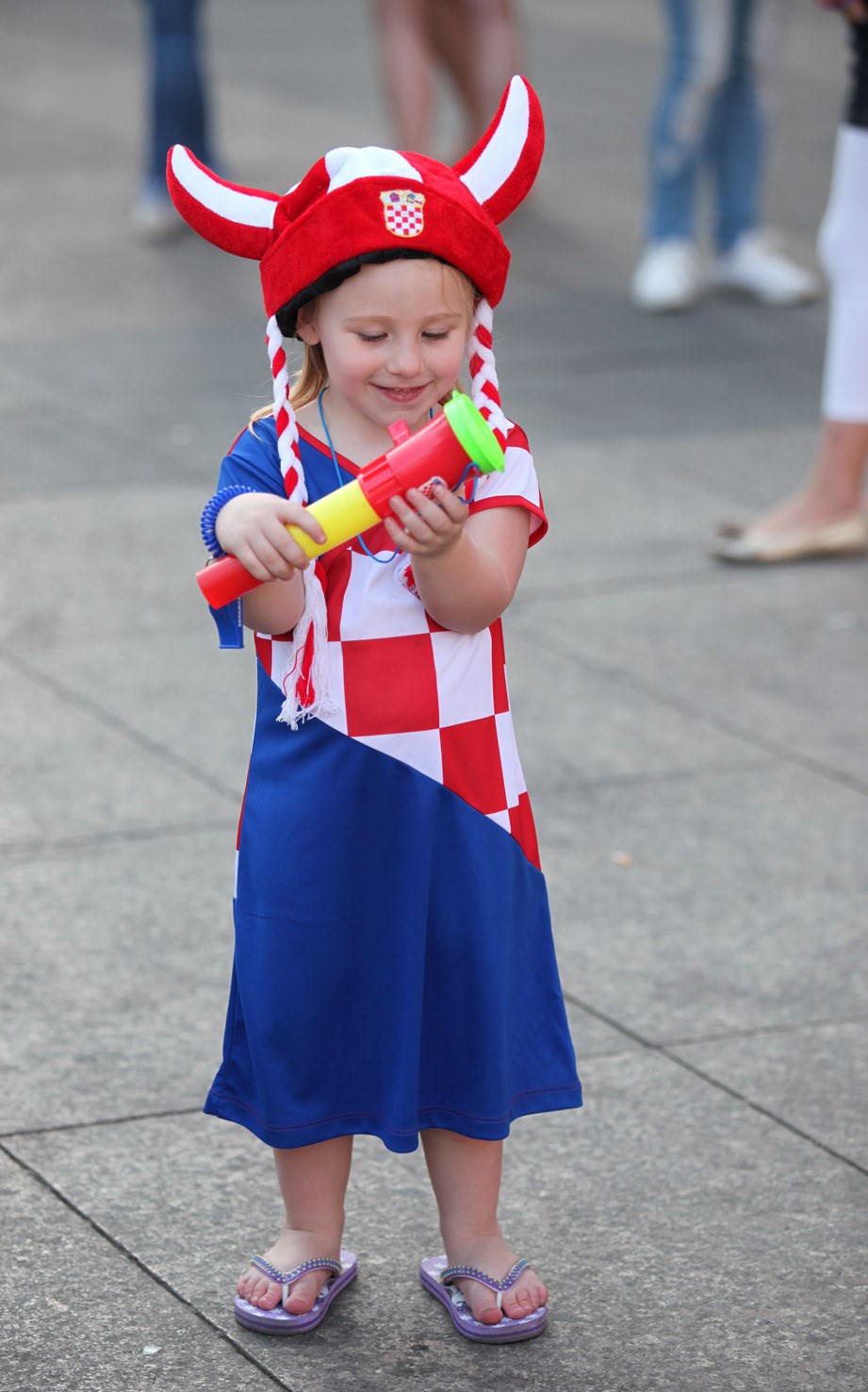 Slatka mala navijačica :)