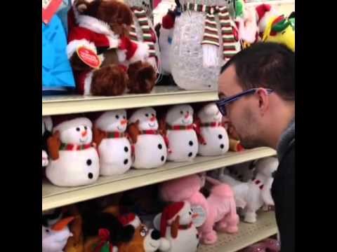 SKANDAL: Snjegovići s police dućana urlaju "Živio Sotona!"