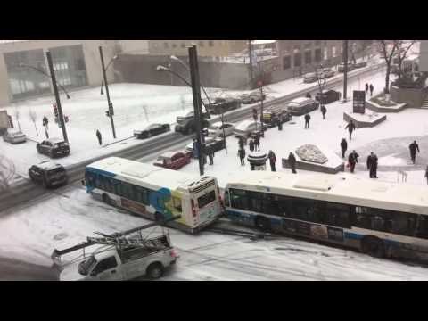 AUTI NA KLIZALIŠTU Zime u Kanadi nisu nimalo jednostavne