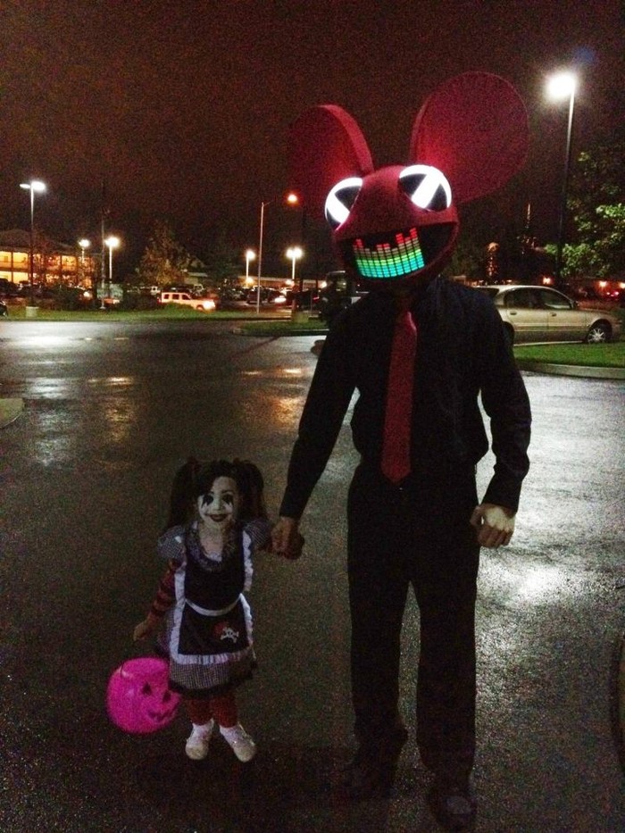 Tata razveselio curicu, skupa se maskirali za Halloween