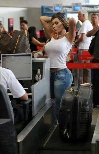 ova bomba se nada ukrcaju na avion..