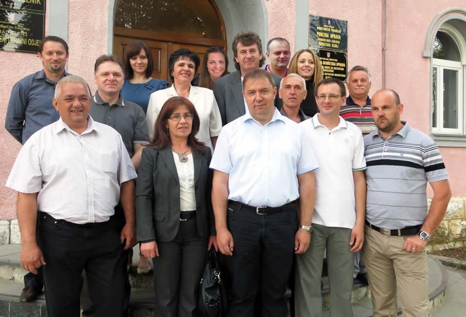 HDZ ufotošopirao članove u fotku