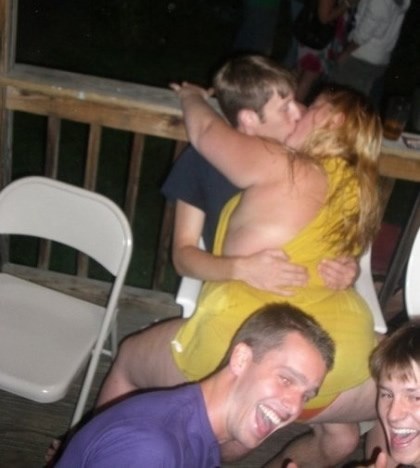 Kad te frendovi napiju i ostave