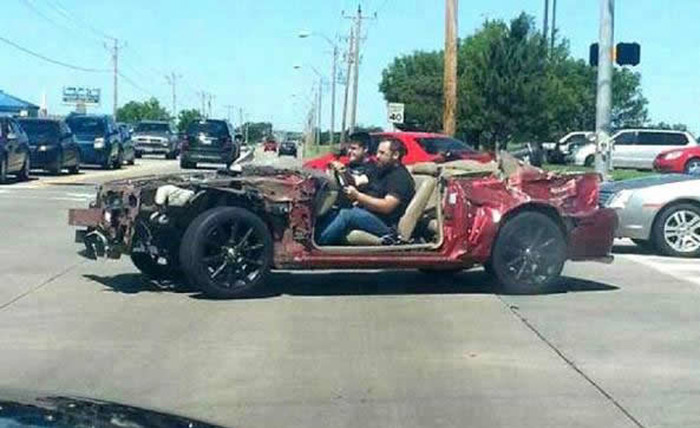 Auto preživio tornado - i dalje vozi