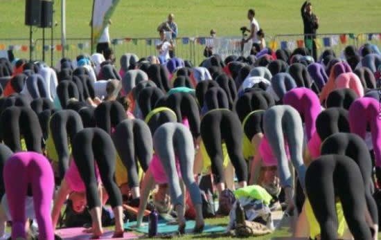 Nemoguće je vježbati jogu bez pokazivanja guze