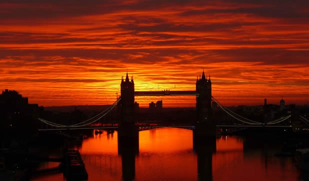 Krvava zora na Tower Bridgeu