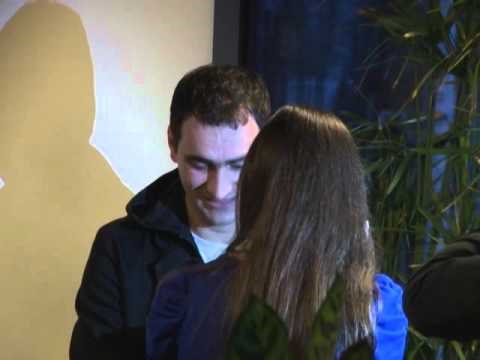 APSOLUTNI HIT: Mladić zaprosio djevojku putem displeja na vrhu "Avazovog" tornja!