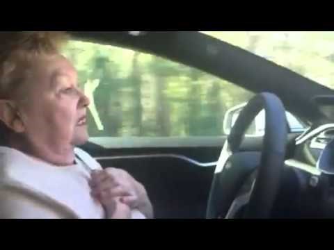 Baku stavili u Teslu S i uključili joj autopilot mod