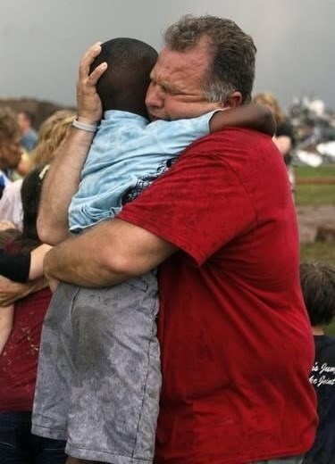 Najbolje od čovječanstva: Pronašao svog učenika u ruševinama