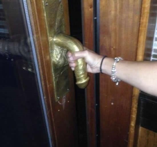 Subliminalna poruka: Kvaka je u penisu