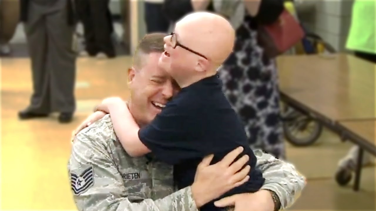 Otac se vratio s ratišta i iznenadio svog anđela, malenog dječaka s Downovim sindromom