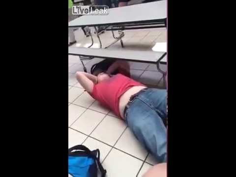 VIDEO: Malac brutalno nokautirao bahatog nasilnika!