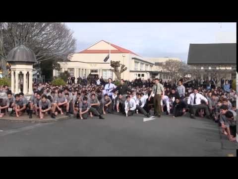 Cijela škola je došla na učiteljev sprovod, ali kada su se pojavili ovi učenici ODUŠEVILI SU SVE!