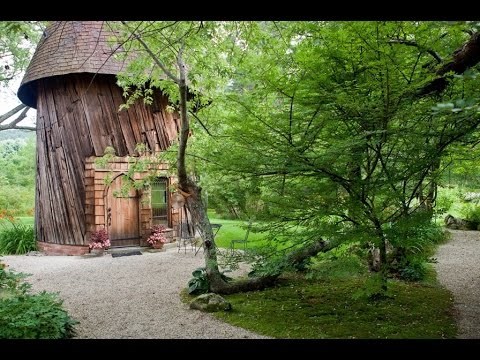 VIDEO: Šetao je kroz šumu i naišao na čudnu kolibu, kada je ušao unutra ostao je bez riječi!