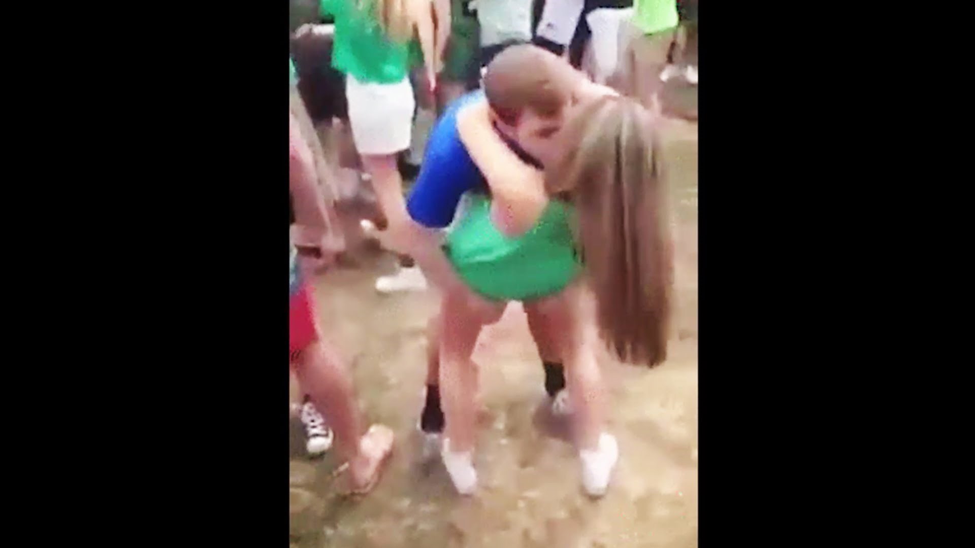 Ljubav boli: Nakon poljupca pala u nesvijest!