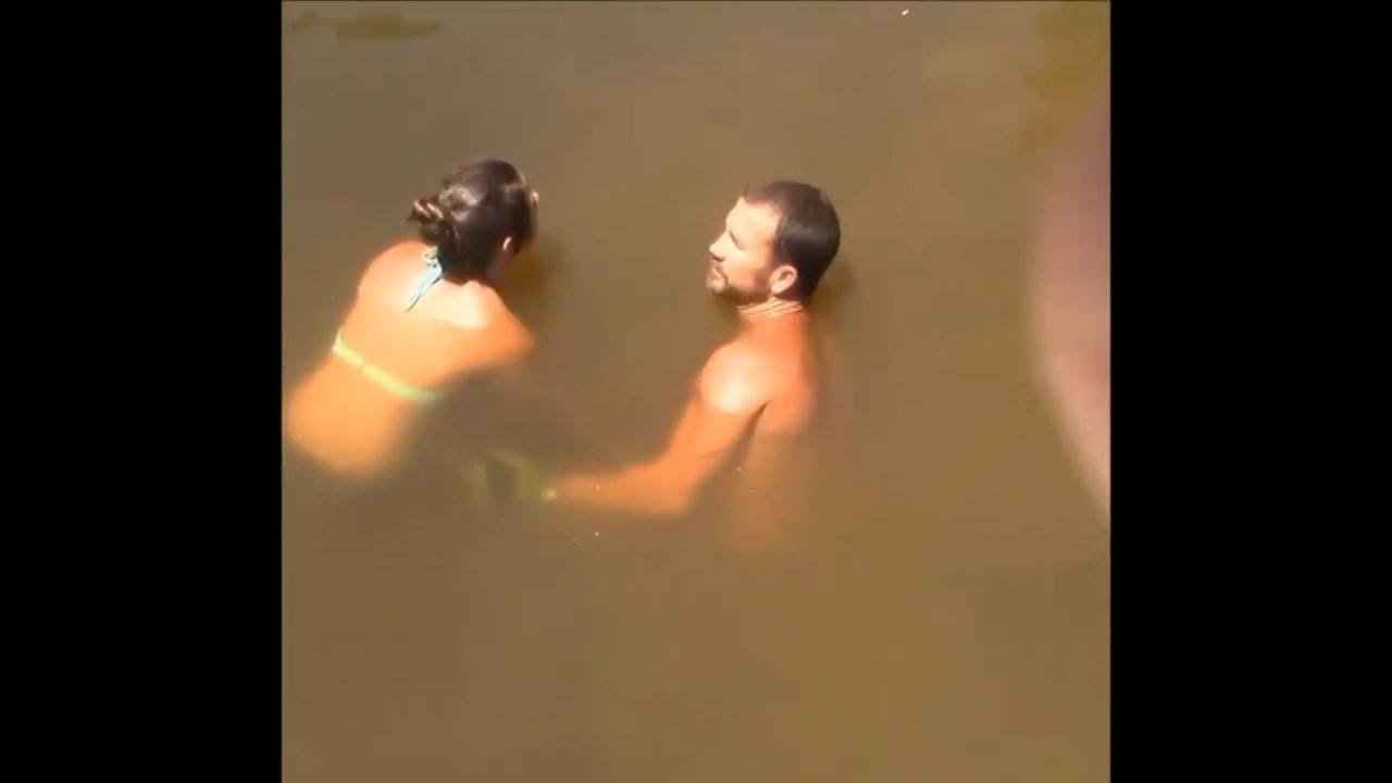 VIDEO: Pogledajte što je ova cura rukom izvukla iz vode!