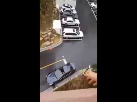 Koja preciznost! Muž je zaboravio ponijeti ručak na posao, pa je dobio "dostavu" s balkona!