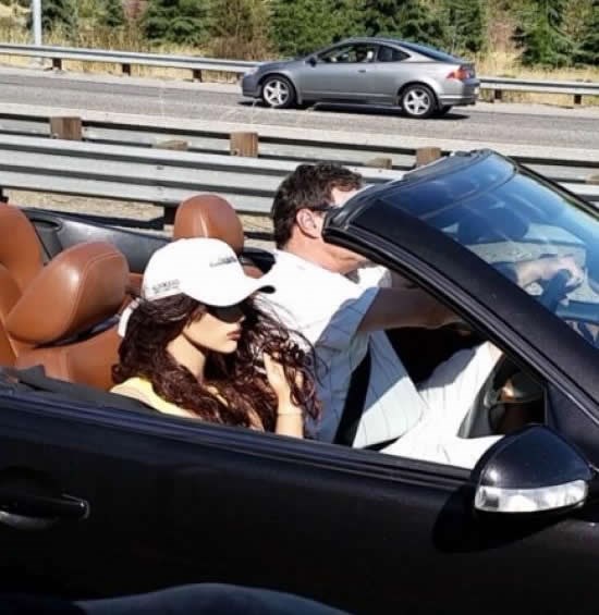 "Plastične" sise su mila majka naspram plastične žene