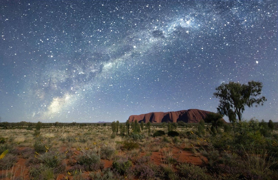 Veličanstveno noćno nebo nad australskom divljinom