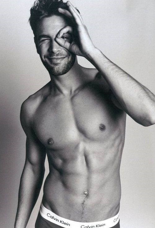 Tako će ti kroz ključanicu dok se presvlačiš