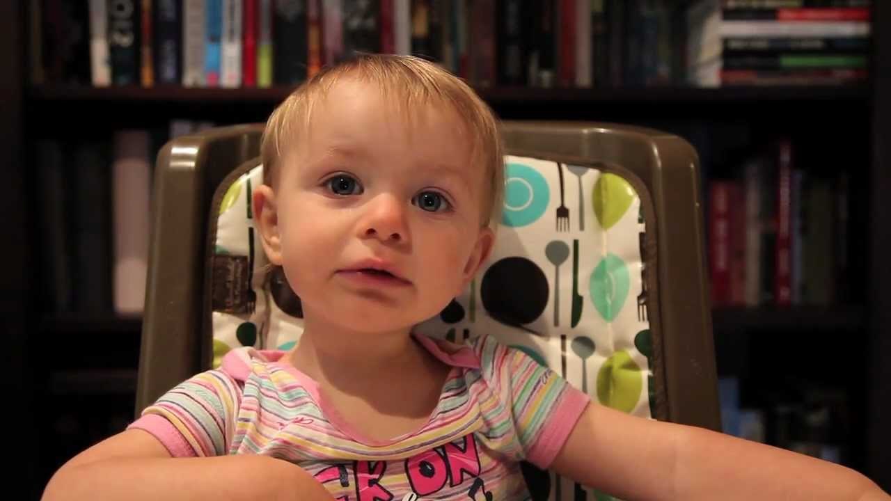 Odlučna beba se ne da smesti: Tata nikako ne uspijeva iz nje izvući željeni odgovor!