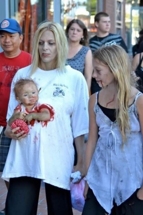 Neki maškare doživljavaju jako ozbiljno: Zombi beba