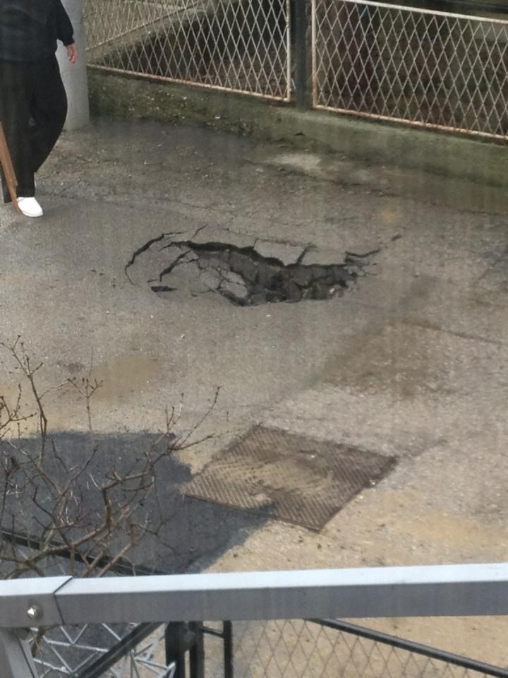 Hrvatske ceste - "same jame"