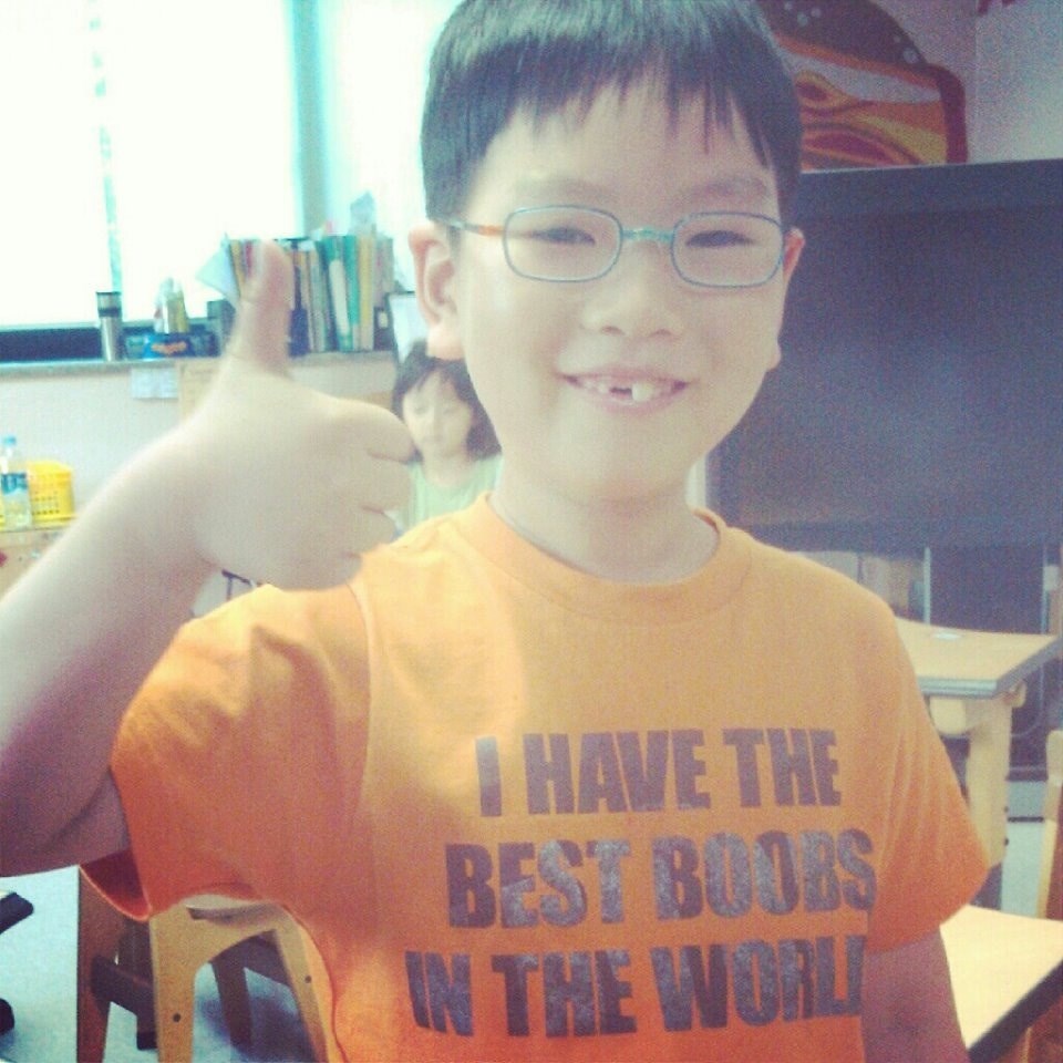 Obukao maminu majicu?