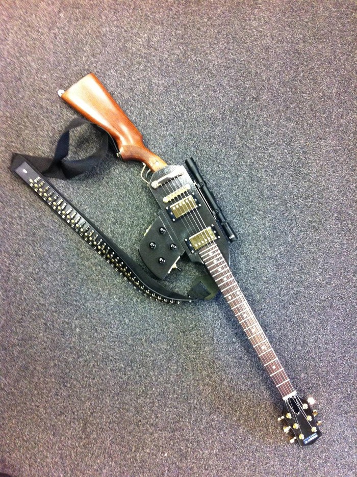Iduća Thompsonova gitara za koncerte?