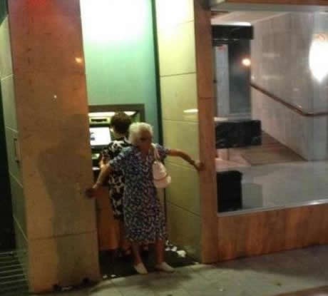 Ovako se u Grčkoj ide na bankomat