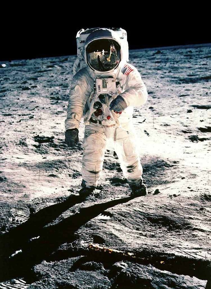Moonman: Mirna plovidba, kapetane, vraćaš se među zvijezde