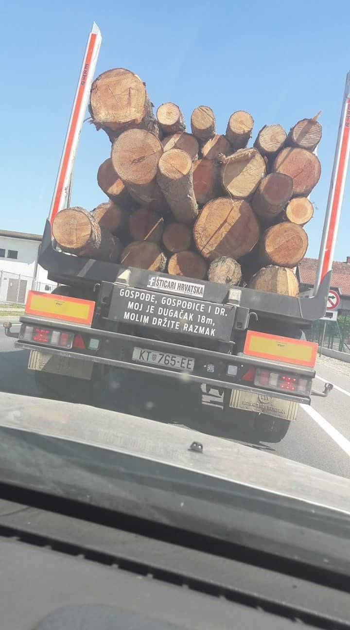 Vozač kamiona zalijepio urnebesno upozorenje: "Gospođice, moj je dugačak..."