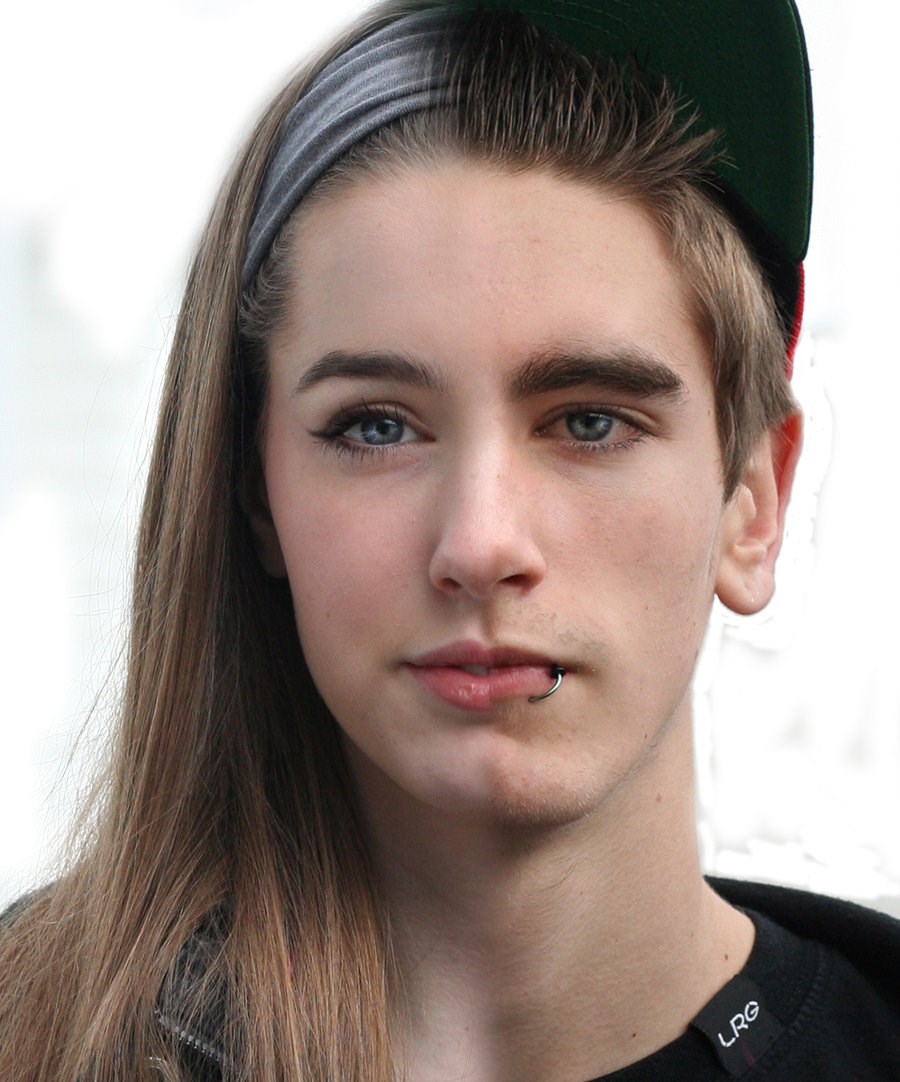 Pola brat, pola sestra na istoj fotki